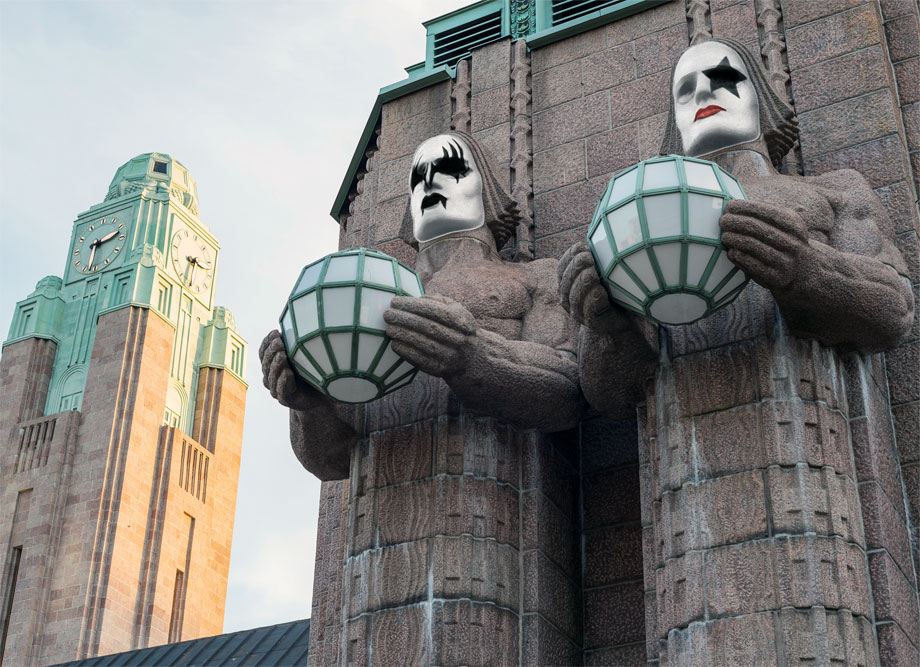 Helsinki Hauptbahnhof Berühmte Statuen wie Kiss
