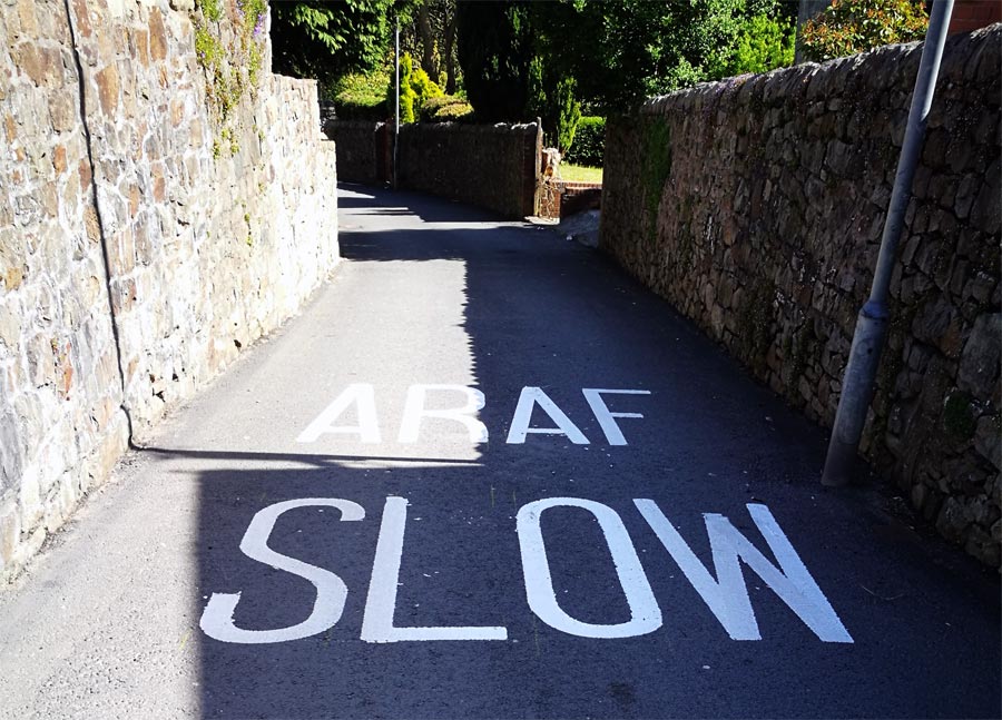 Araf, Slow