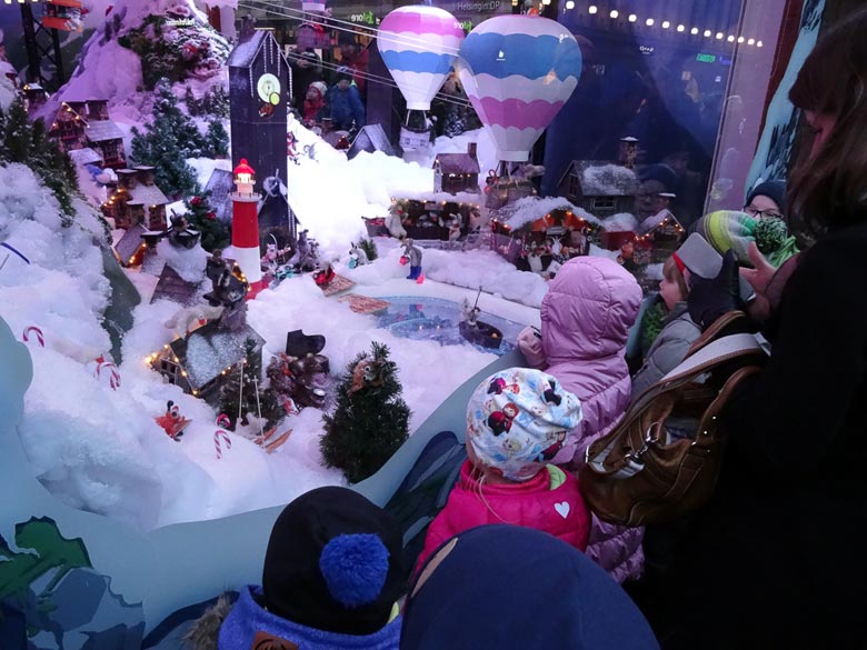 Schaufenster des Kaufhauses Stockmann, Helsinki.  (Foto Tarja Prüss)