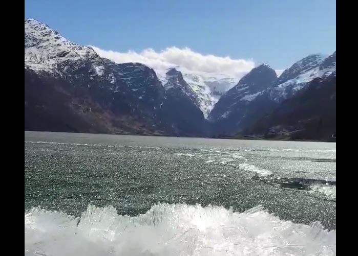 Eisschmelze Oldevatnet Norwegen