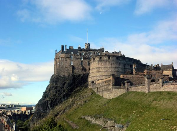 Anreisser Edinburgh Castle