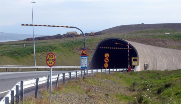 Maut Hvalfjörður-Tunnel Island