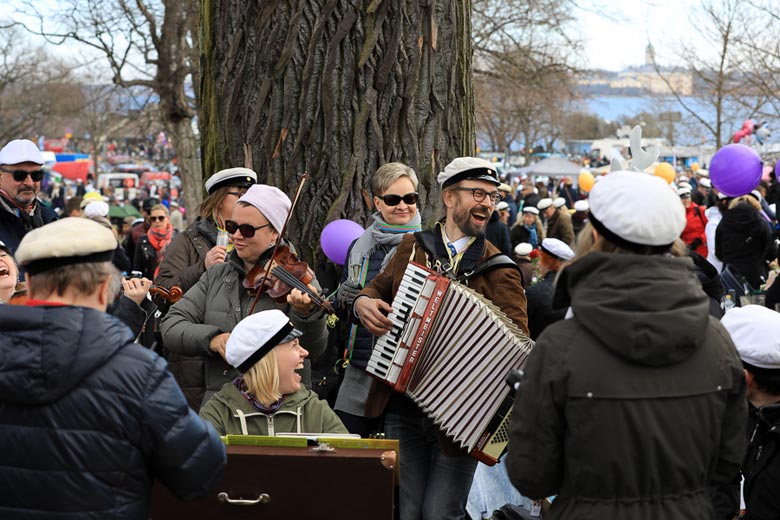 Die Finnen feiern Vappu und sich selbst 