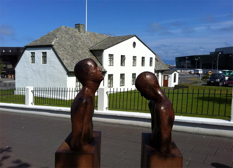 Bronzefiguren von Steinunn Thorarinsdottir, Reykjavik
