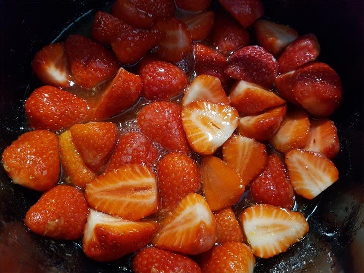 Rezept: Erdbeerkuchen mit Rhabarber und Minze | NORDISCH.info