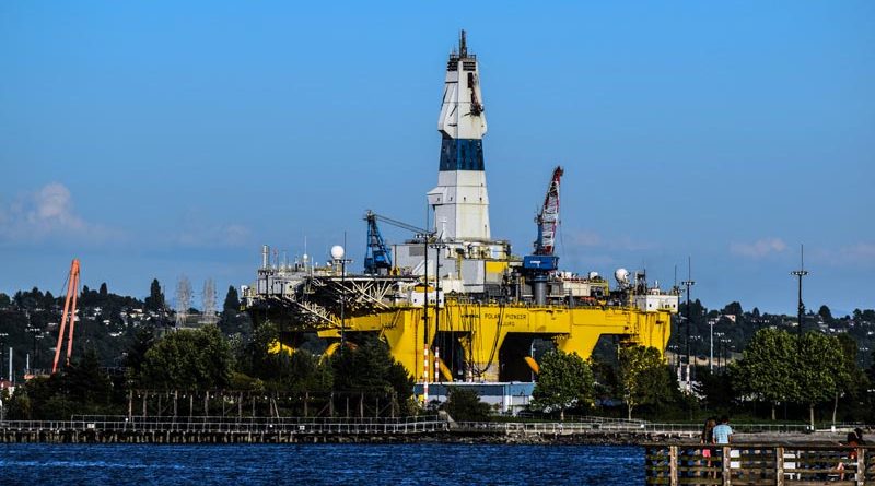 Ölplattform Fischzucht Polar Pioneer