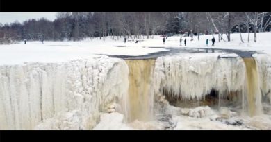 Ägala Wasserfall Winter gefroren
