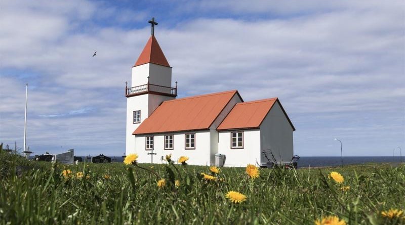 Island: Neue Kirche auf Insel Grímsey feierte am Wochenende ersten Gottesdienst