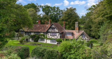 England: Märchenhaftes Ex-Landhaus von Sir Arthur Conan Doyle steht zum Verkauf