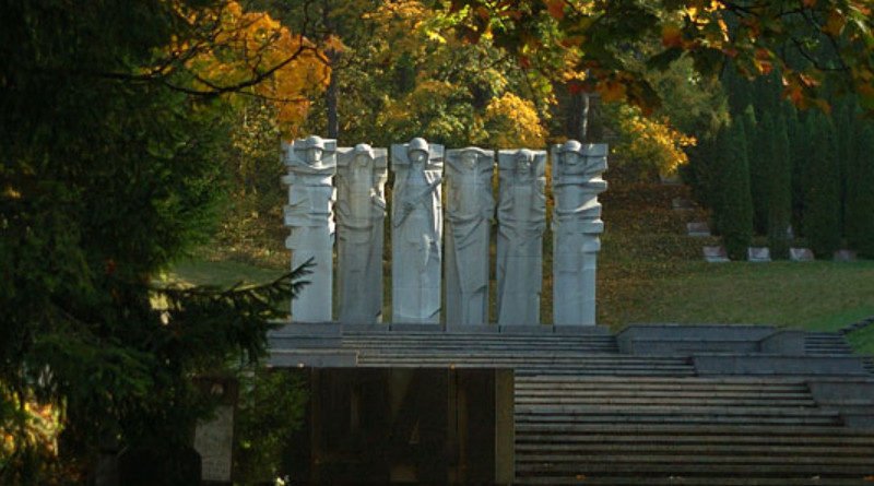 Litauen: Entfernung von Sowjet-Ehrenmal auf Antakalnis-Friedhof in Vilnius hat begonnen