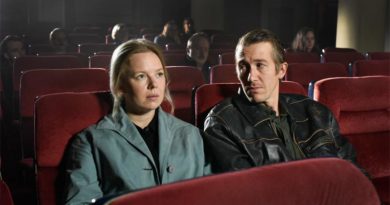 Aki Kaurismäki – „Fallen Leaves“ gewinnt den Preis der Jury in Cannes