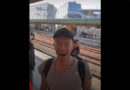 Wales: Coldplay-Sänger Chris Martin reist mit Regionalbahn zu eigenem Konzert an