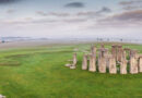 England / Stonehenge: Wurde der tonnenschwere Altarstein viele hundert Kilometer weit „geliefert“?