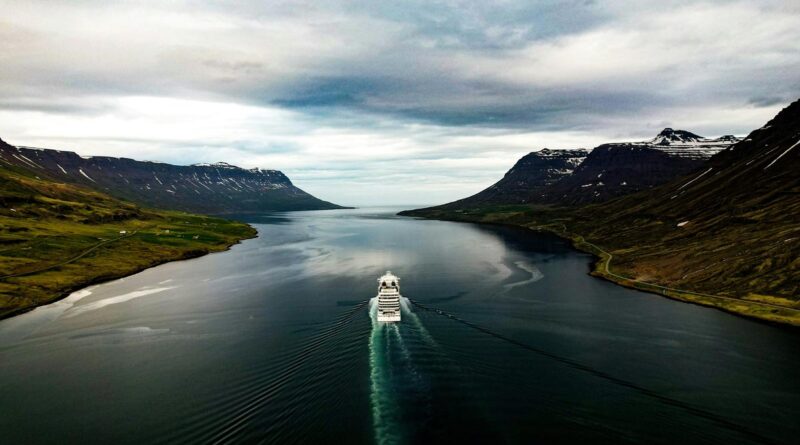 Island: Ísafjörður will Kreuzfahrttourismus einhegen – mit Passagierlimit und „Hupverbot“