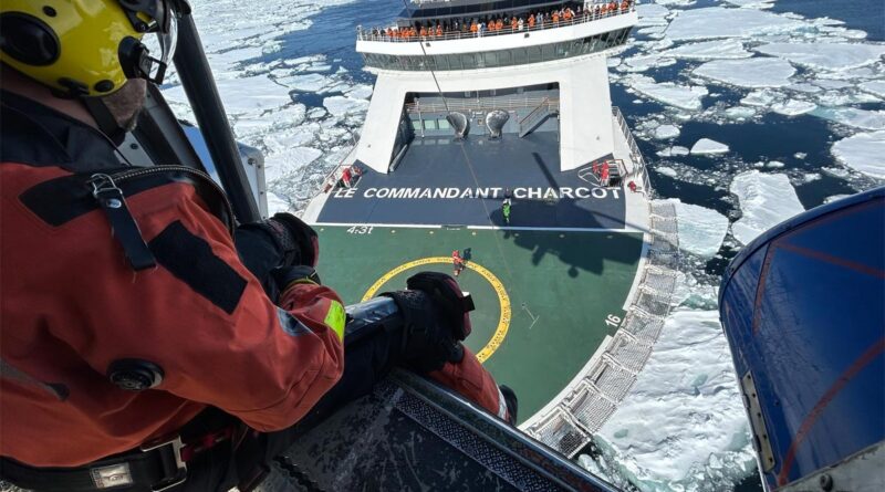 Island: Akut erkrankter Kreuzfahrer mit Heli vom Schiff in Klinik geflogen