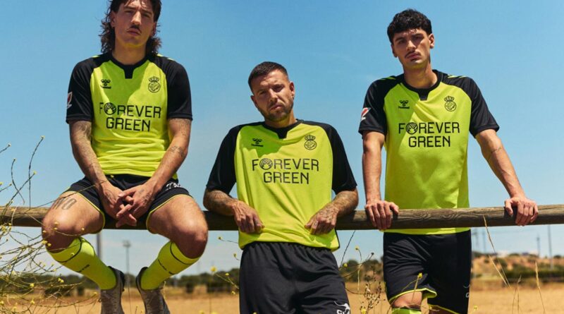 Hummel-Trikots Spanien