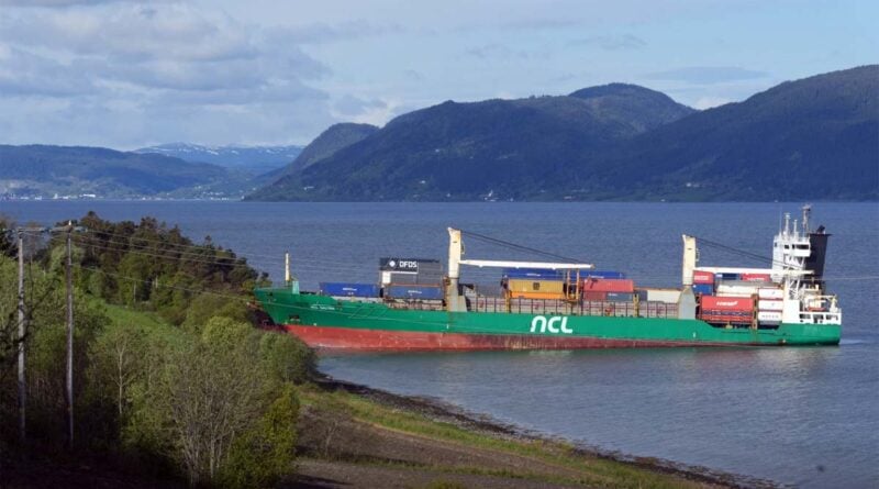 Containerschiff aufgelaufen in Norwegen