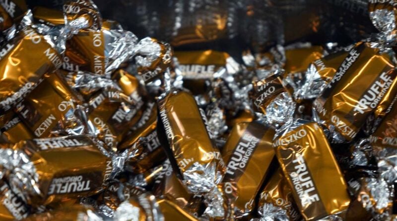 Nadeln und Glasscherben in Karamellbonbons: Schulen setzen neue Regeln für Kamelle vor dem letzten Schultag